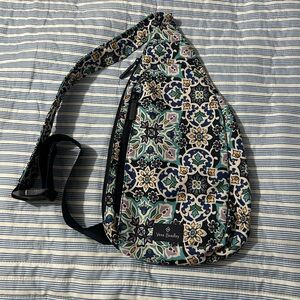 Vera Bradley Lighten Up Essential Compact Sling Bag ~ EUC